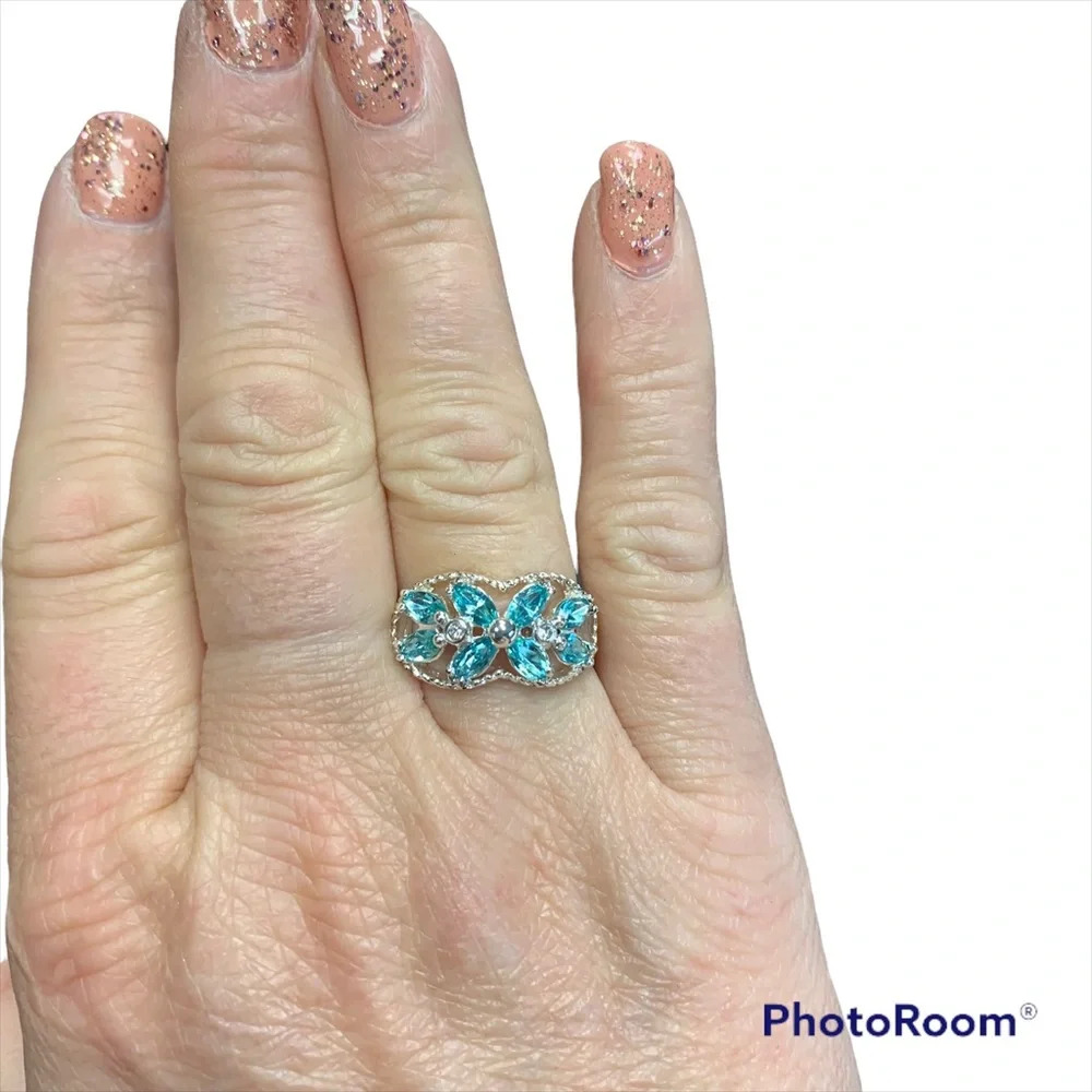 Avon Alsace flowers ring size 8 aqua and silver